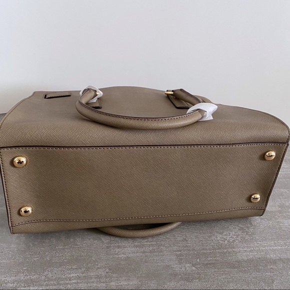 Michael Kors Hamilton Large Satchel - Picture 6 of 8